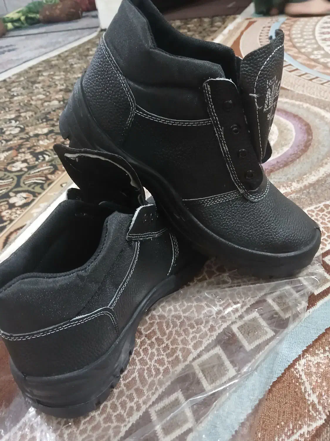 پوتین ایمنی|کیف، کفش، کمربند|رامهرمز, |دیوار