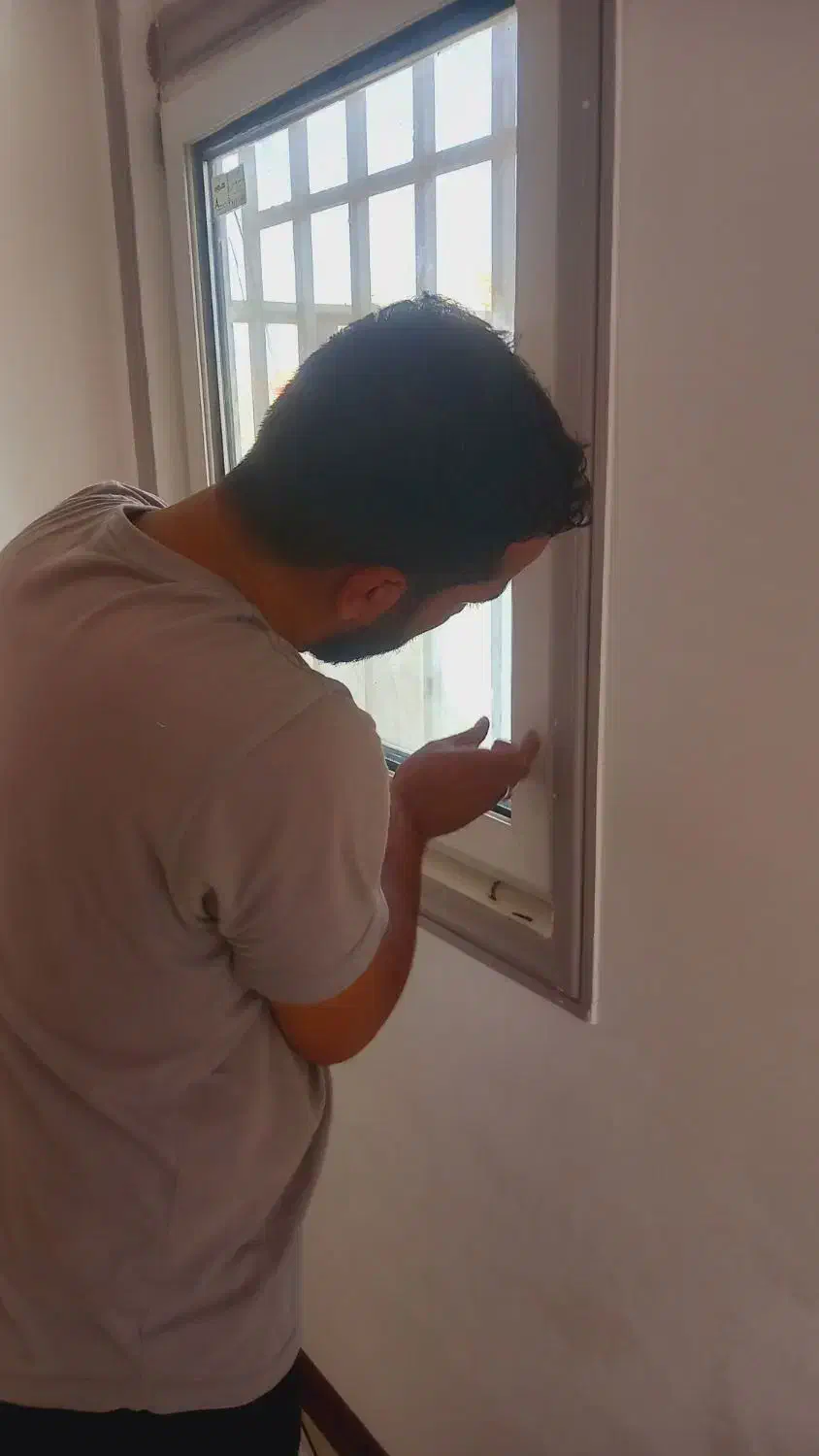 تعمیر و ریلاژ درب و پنجره دو جداره|خدمات پیشه و مهارت|قم, بکایی|دیوار