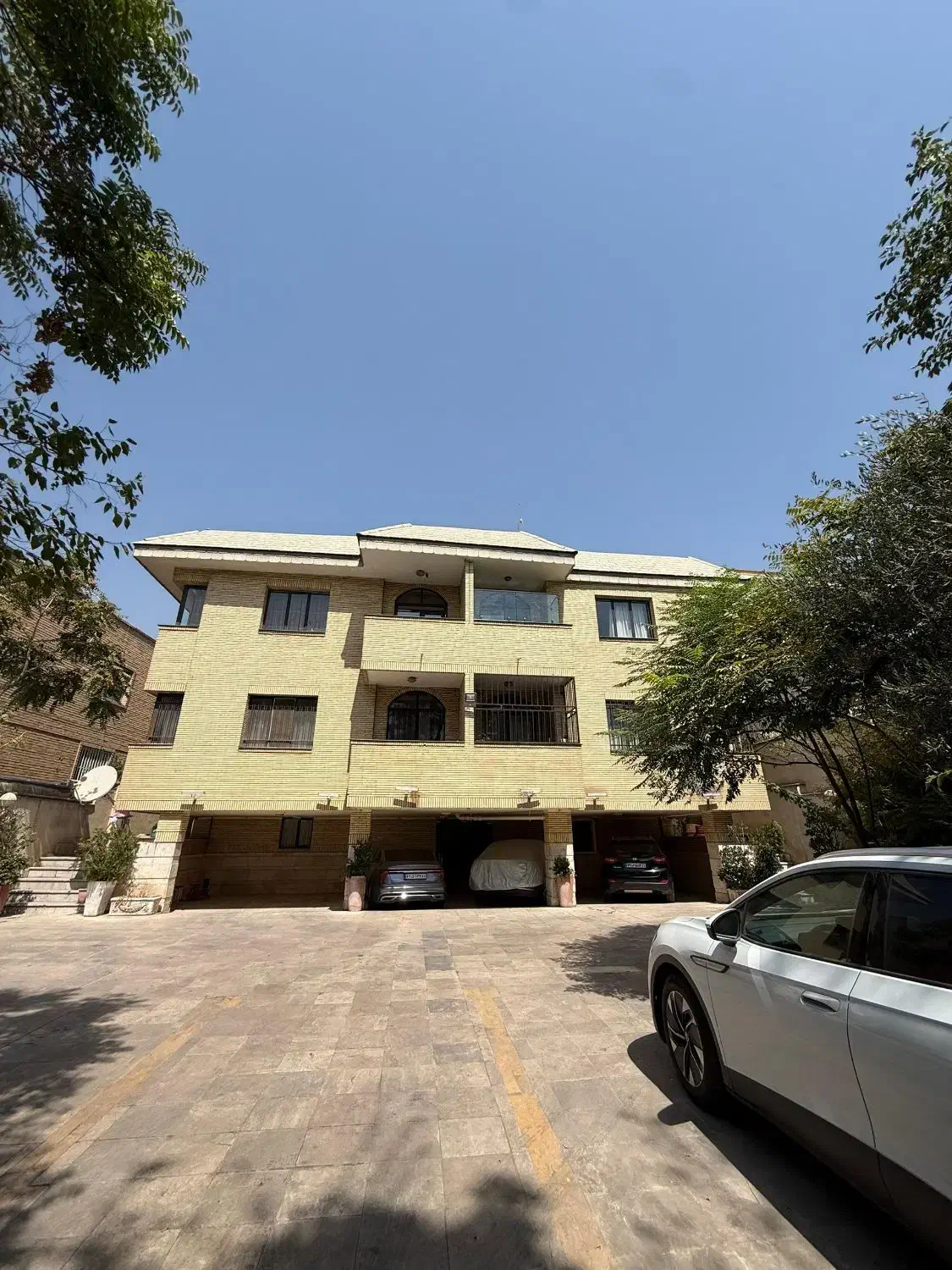 ۳۶۰ متر سند اداری براصلی تابلو خور|اجارهٔ دفتر کار، اتاق اداری، مطب|تهران, درختی|دیوار