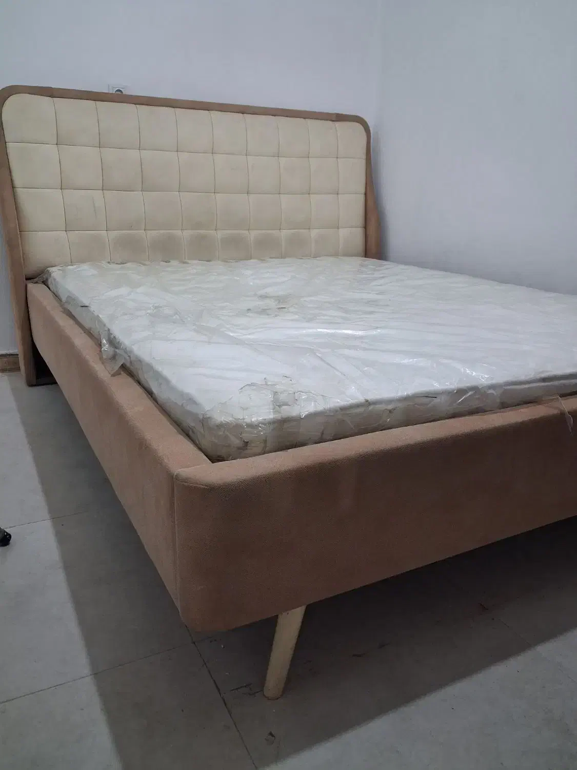 تخت دونفره سالم|تخت و سرویس خواب|ورامین, ورامین|دیوار