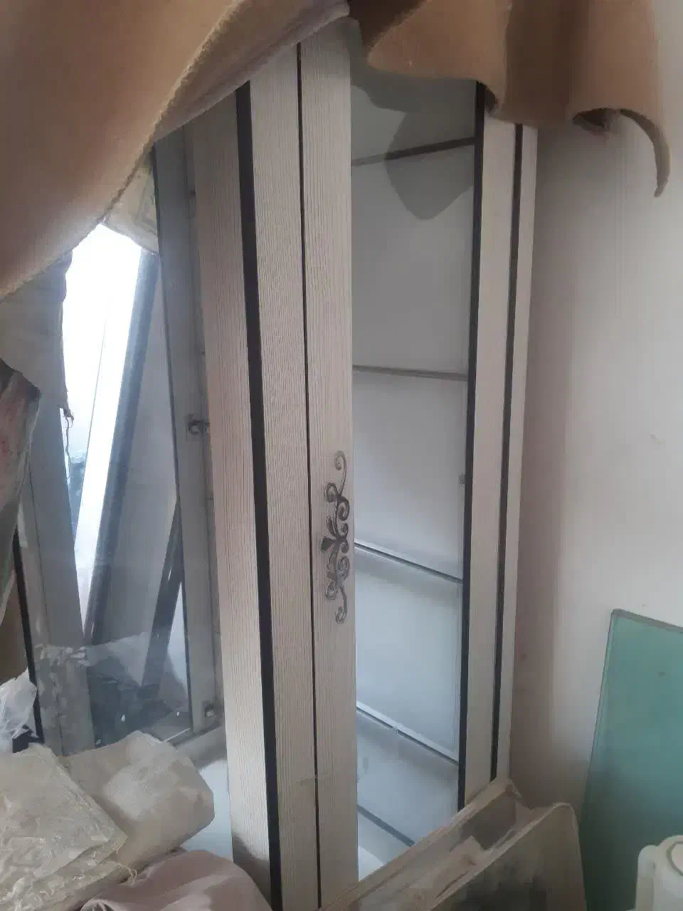 بوفه و جاکفشی سفید|بوفه، ویترین، کنسول|طبس, |دیوار