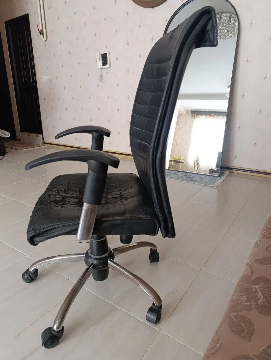 صندلی گردان|صندلی و نیمکت|سنندج, |دیوار