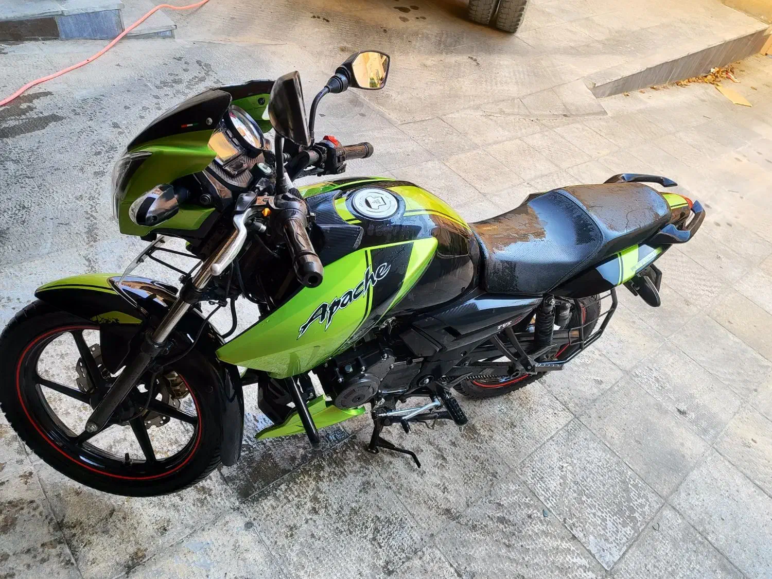 اپاچی|موتورسیکلت|دماوند, گیلاوند|دیوار