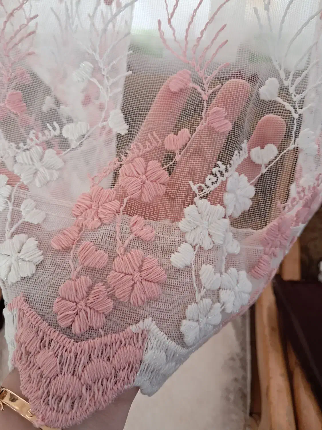 پرده حریر گلدوزی شده|پرده، رانر، رومیزی|تهران, وردآورد|دیوار