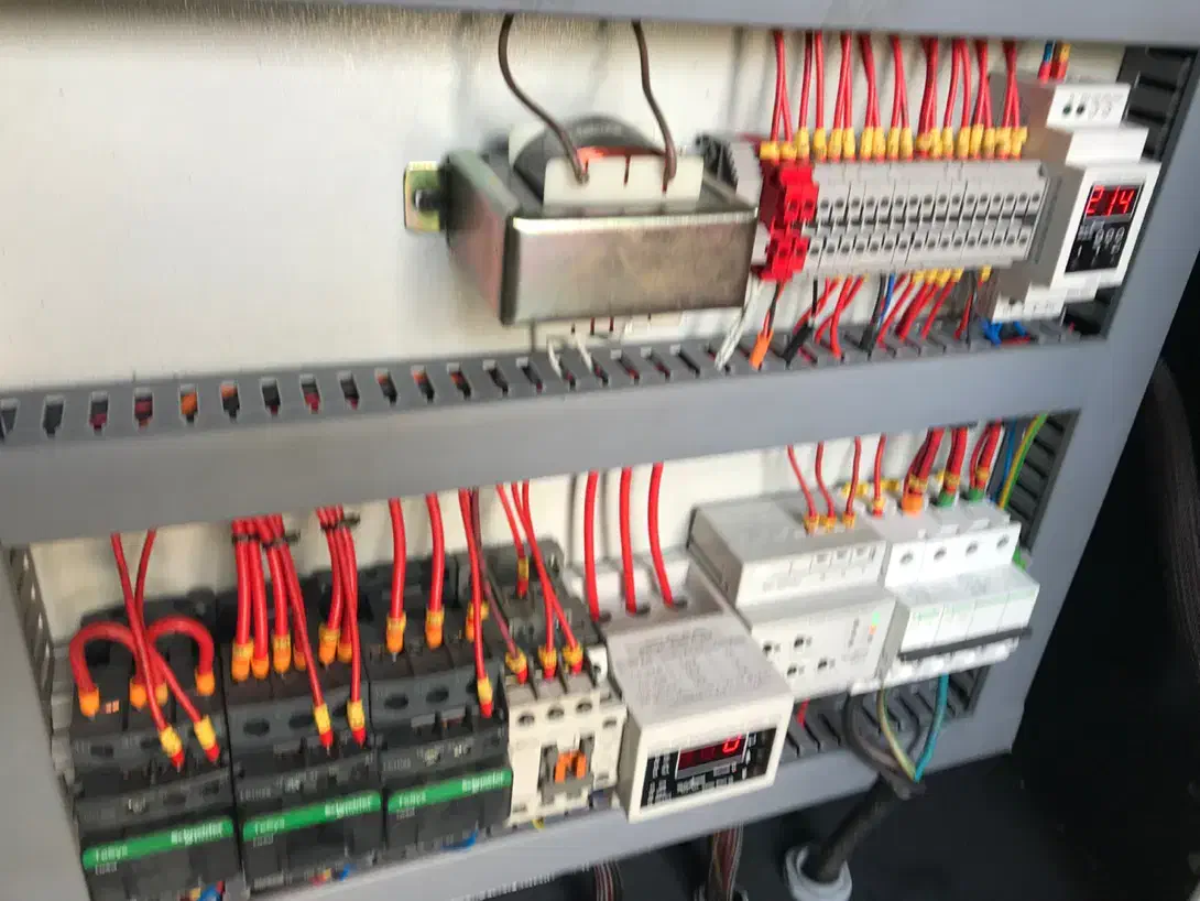 برقکار و کارگر فنی و جوشکار|استخدام صنعتی، فنی، مهندسی|اسلام‌شهر, ملک‌آباد|دیوار