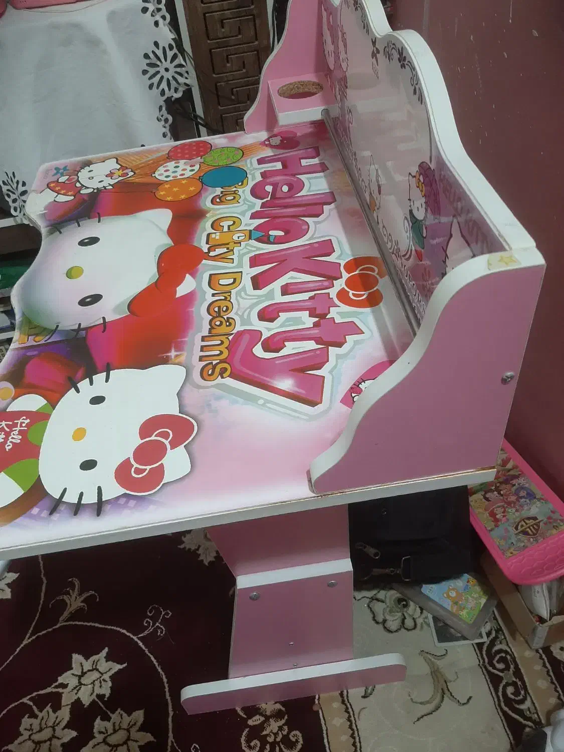 میز تحریر و مبل و جلو مبلی کودک درحد نو|اسباب و اثاث بچه|زهک, |دیوار