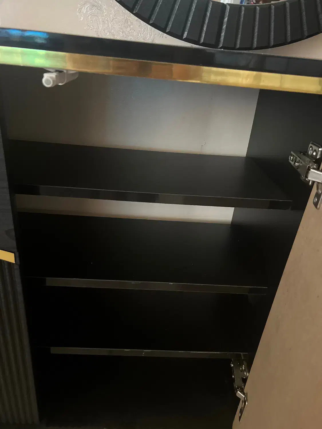 آینه و کنسول کاملا سالم|بوفه، ویترین، کنسول|لاهیجان, کوی خزر|دیوار