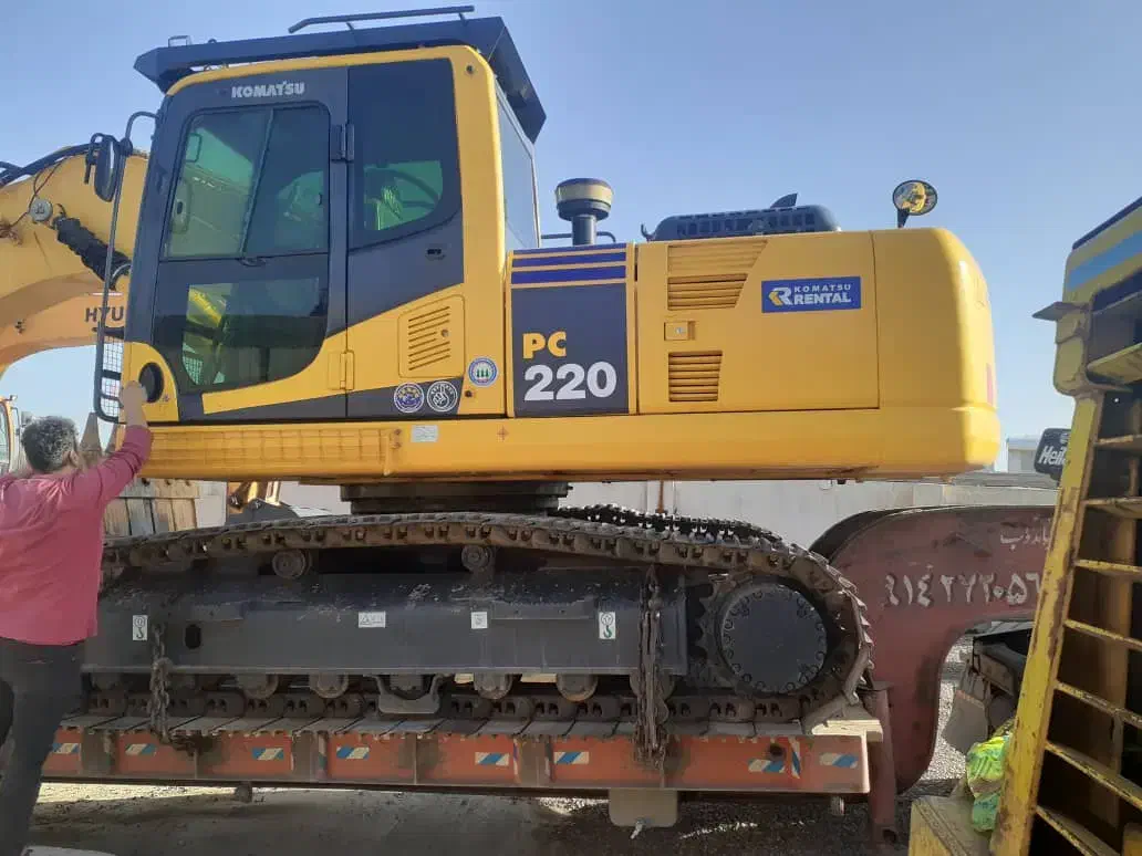 بیل مکانیکی کوماتسو ۲۲۰ مدل ۲۰۱۹ کمکار|خودرو سنگین|میاندوآب, |دیوار