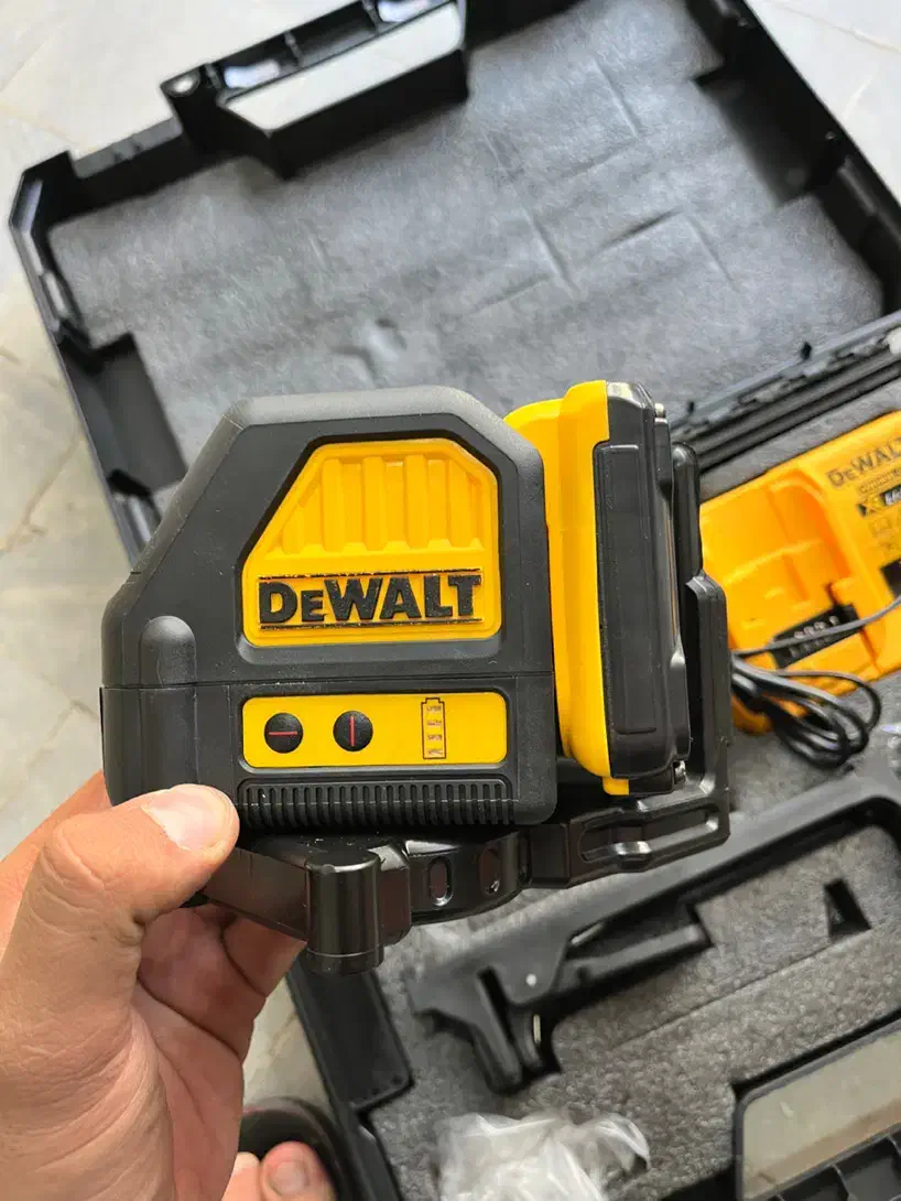 دیوالت نور قرمز و ابزار ویوارکس|ماشینآلات صنعتی|یزد, |دیوار