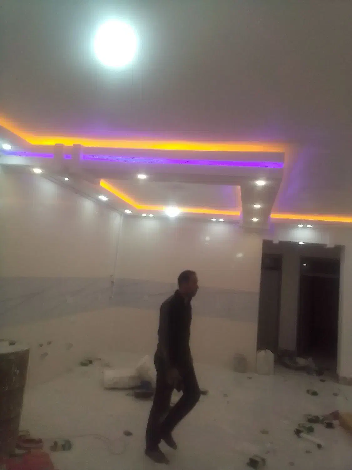 برق کار|خدمات پیشه و مهارت|زهک, |دیوار