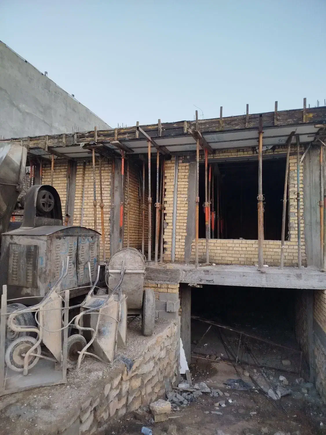 اجرای سقف تیرچه بلوک،شیب گیری،اجرای شناژ کف|خدمات پیشه و مهارت|دهدشت, |دیوار