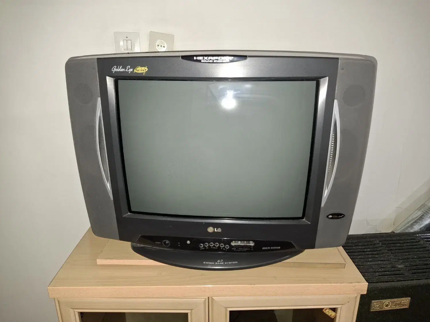 تلویزیون ال جی سالم|تلویزیون و پروژکتور|ساوه, |دیوار