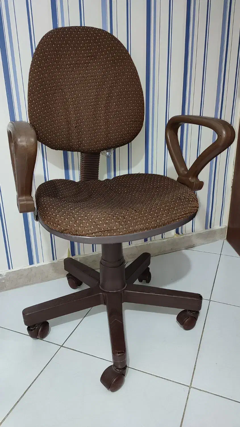 صندلی اداری|صندلی و نیمکت|اندیشه, اندیشه فاز ۴|دیوار