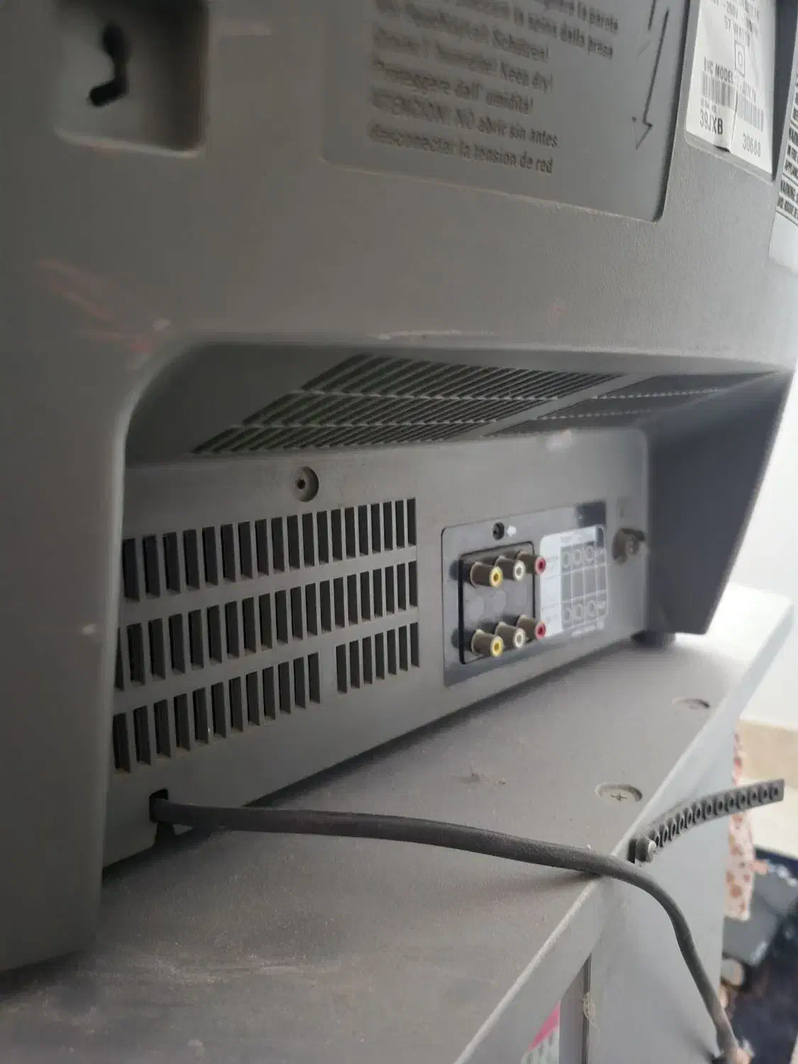 تلوزیون و میز سامسونگ قدیمی|تلویزیون و پروژکتور|بهنمیر, |دیوار