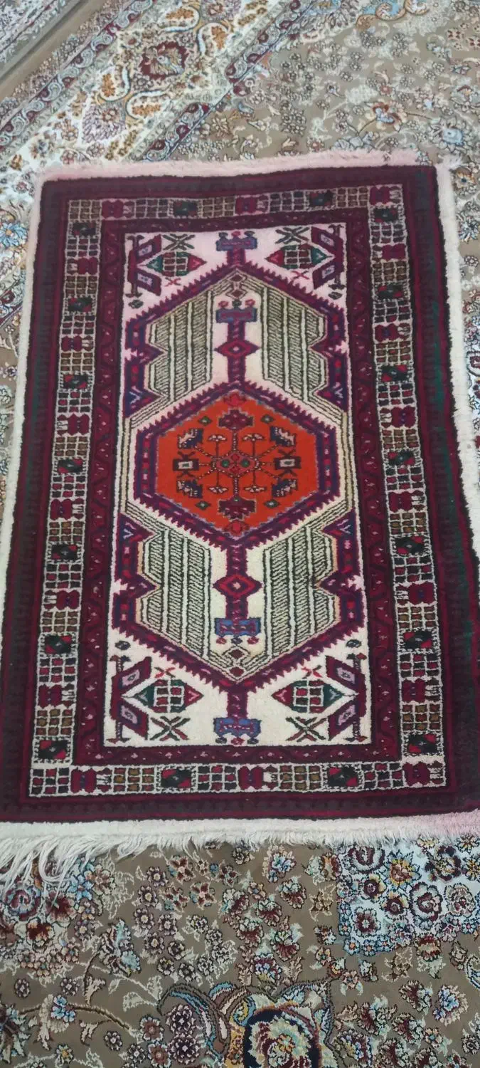 دوعدد فرش دس بافت جنس پشمی|فرش|کرمانشاه, |دیوار