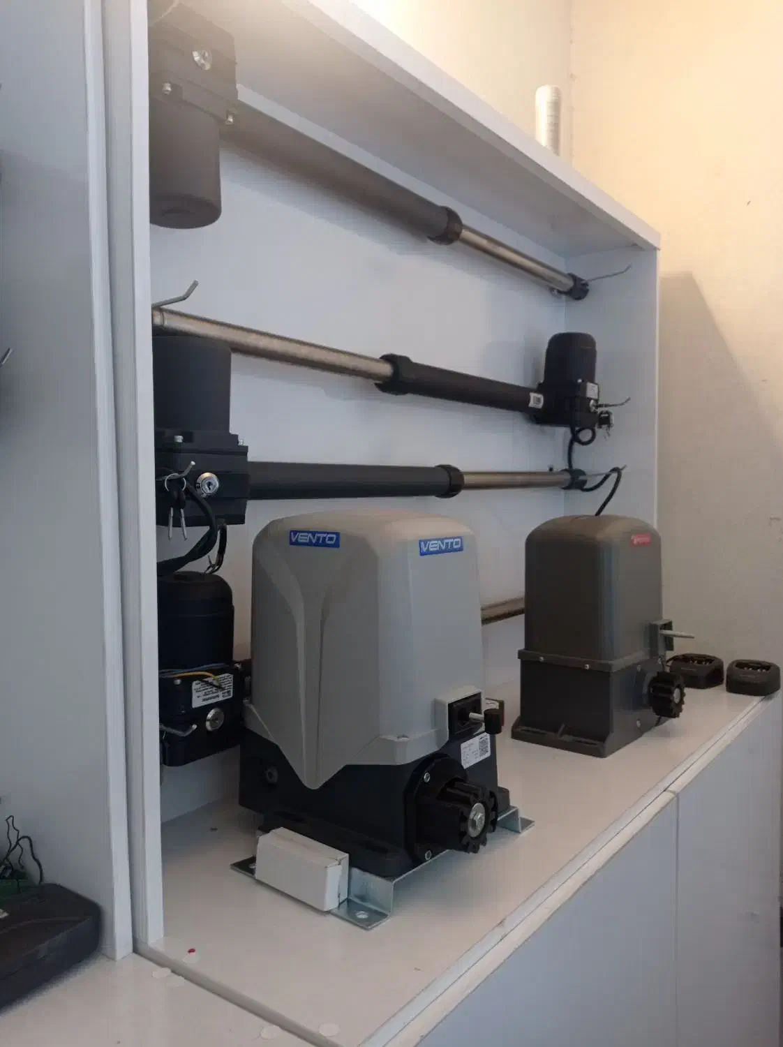 فروش اقساط درب برقی.تعمیر جک درب برقی .در برقی|خدمات پیشه و مهارت|شیراز, سفیرشمالی|دیوار