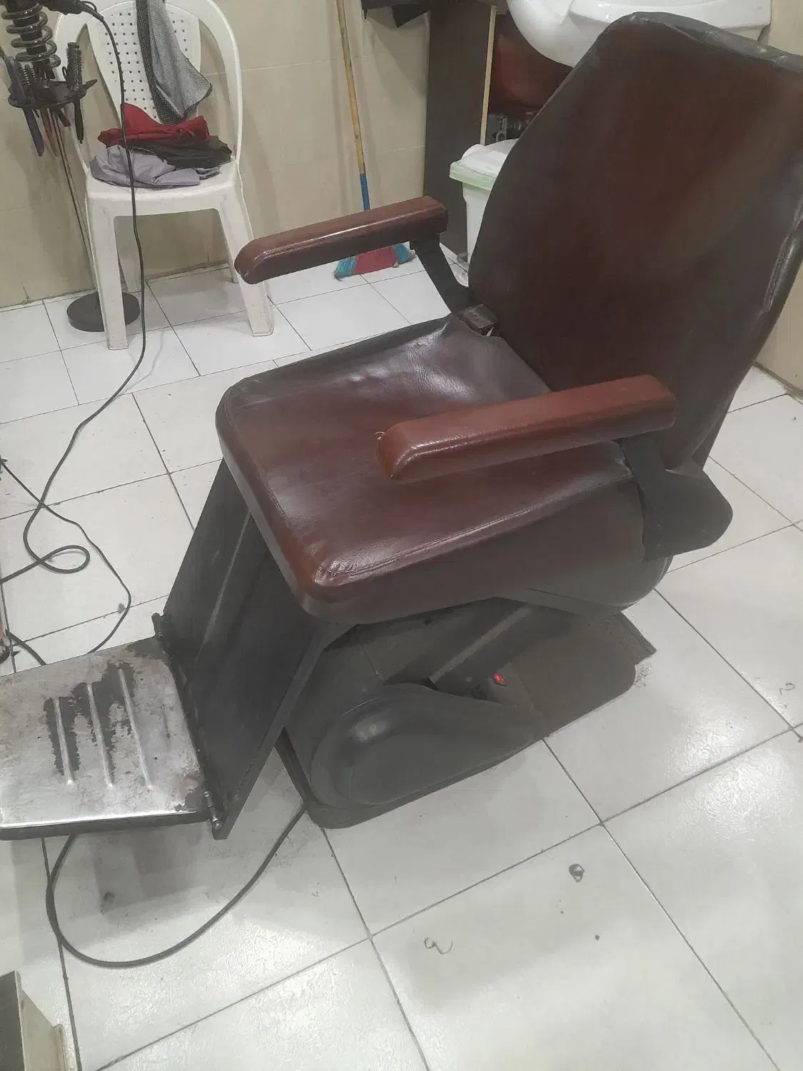 صندلی برقی آرایشگاه|آرایشگاه و سالن‌های زیبایی|رشت, حسین آباد|دیوار