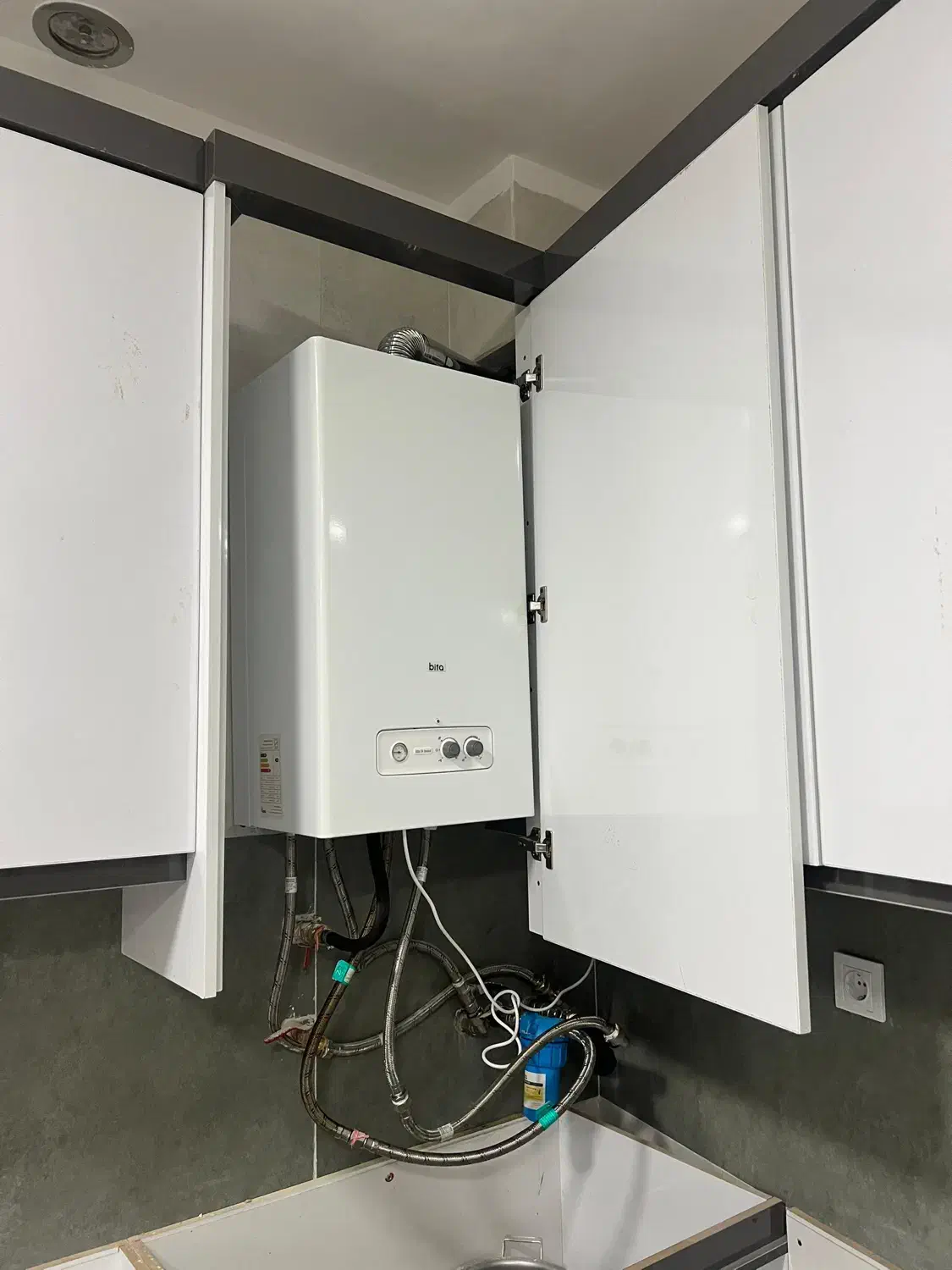 نصب و سرویس و تعمیرات پکیج و اب گرم کن ، رادیاتور|خدمات پیشه و مهارت|شیراز, فضلآباد|دیوار