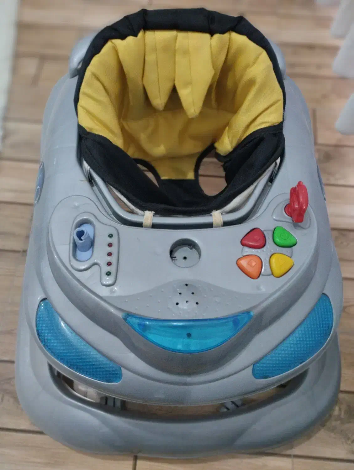 روروئک هم مناسب دختر و‌هم پسر|کالسکه و لوازم جانبی|لاهیجان, بازکیاگوراب|دیوار