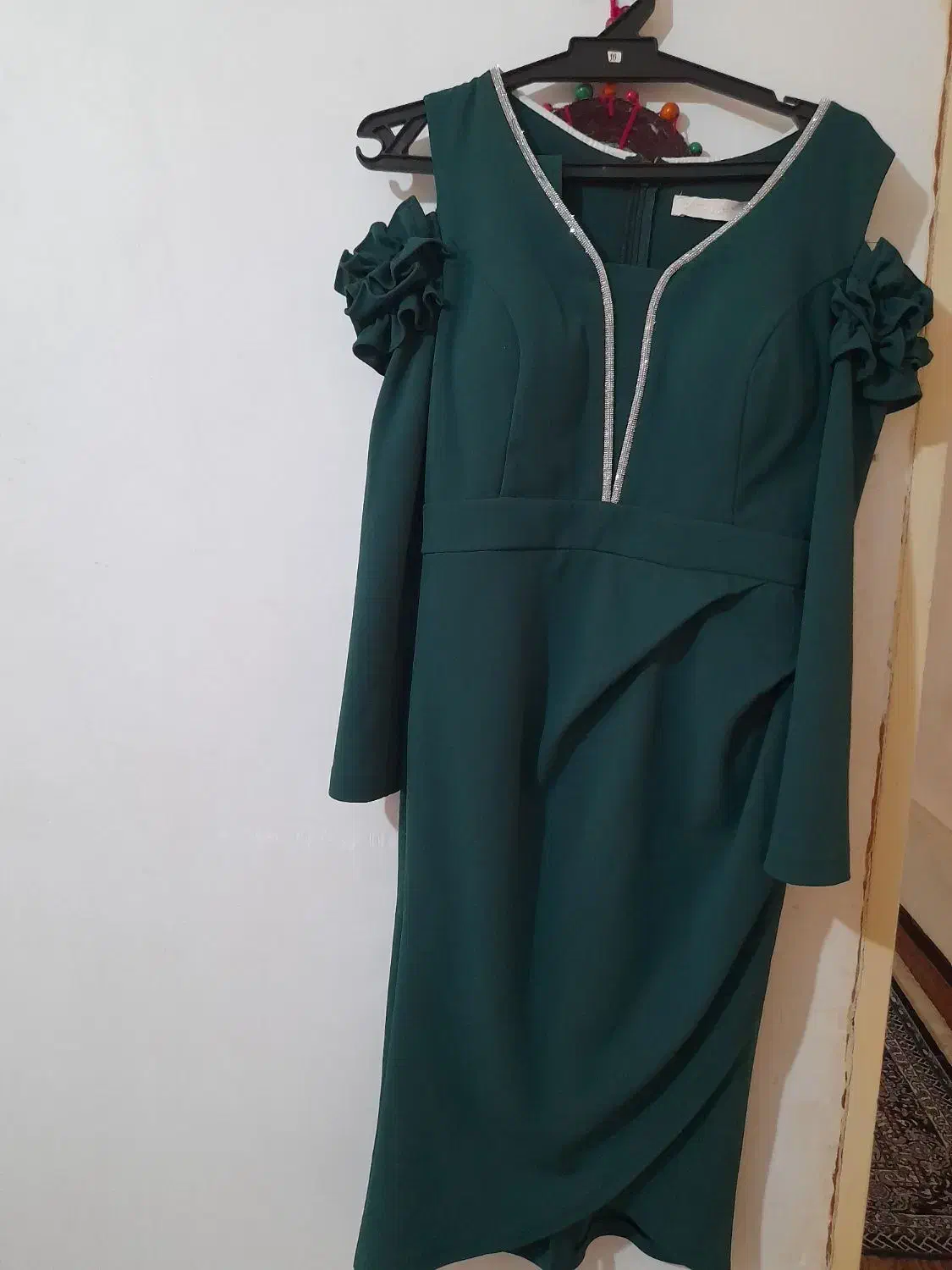 لباس مجلسی|لباس|تولم شهر, |دیوار