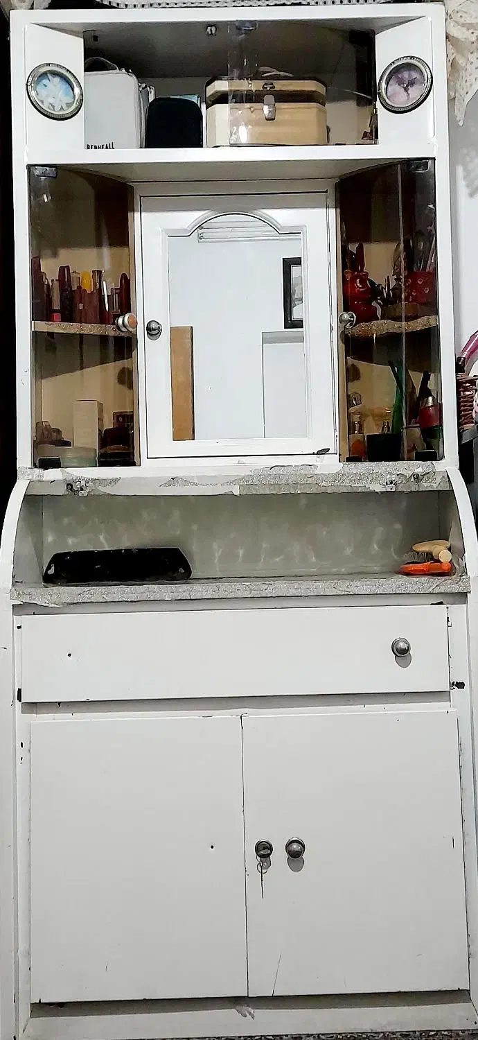 میز ارایشی تمیز جادار|جاکفشی، کمد، دراور|شیراز, نارنجستان|دیوار