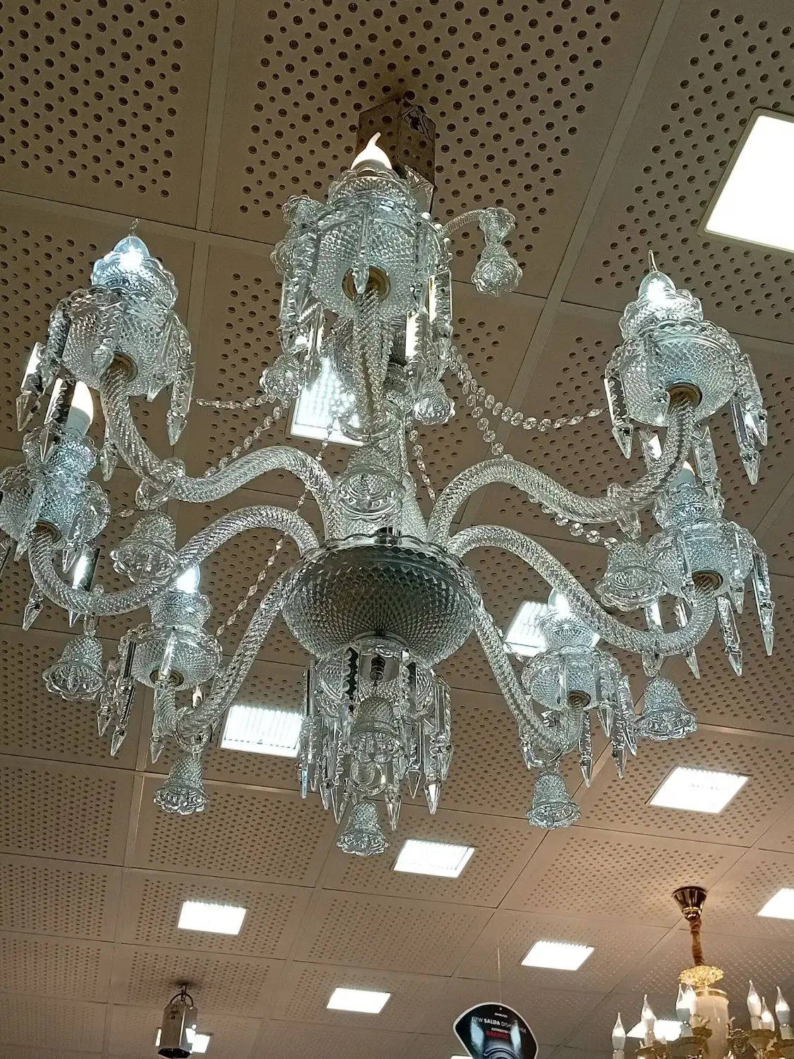 لوستر باکارات ۸شعله|لوستر و چراغ آویز|یزد, |دیوار