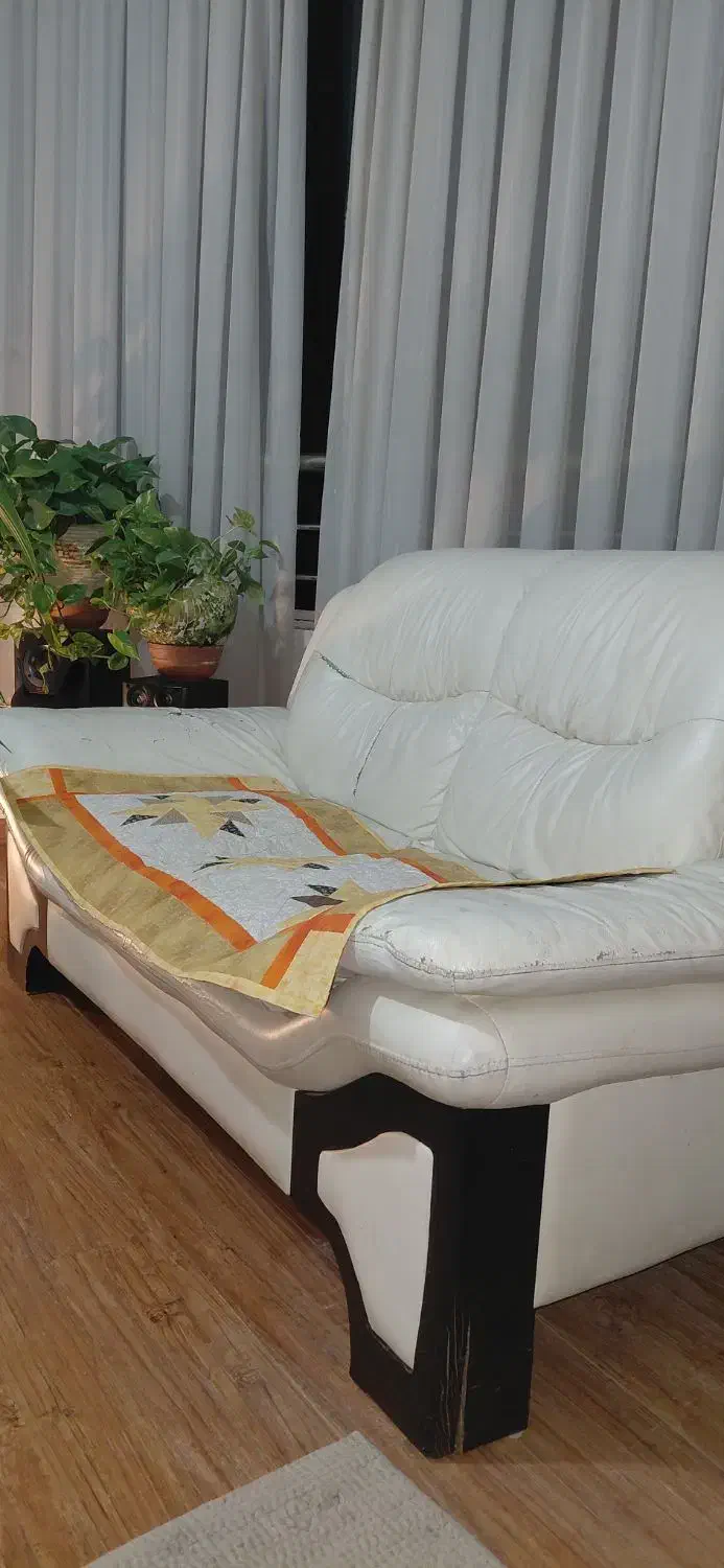 مبل چهار نفره چرم سفید|مبلمان خانگی و میز عسلی|شاهینشهر, حافظ جنوبی|دیوار