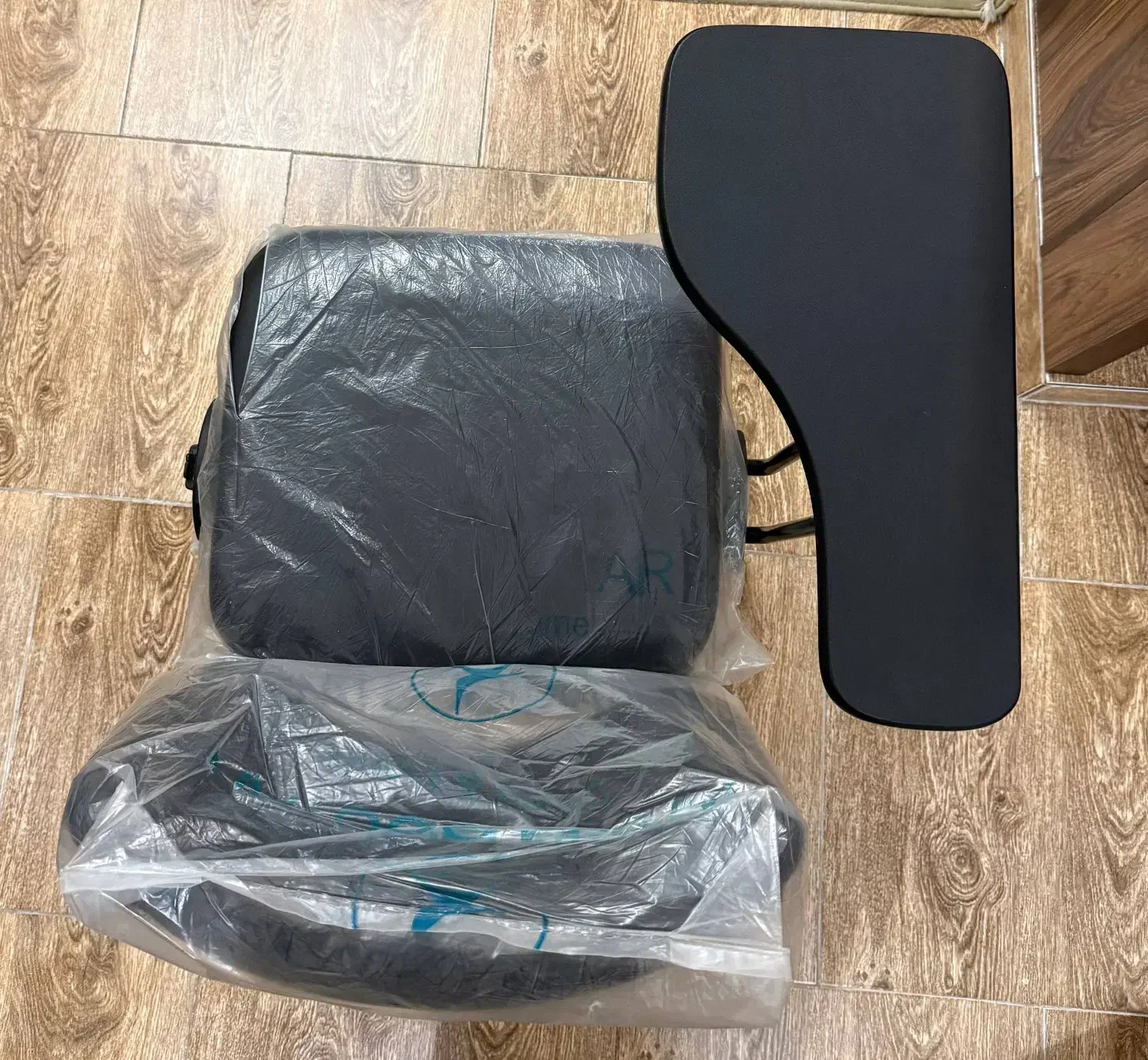 صندلی چرمی  دانشجویی / دانش آموزی / درسی|صندلی و نیمکت|گرگان, |دیوار