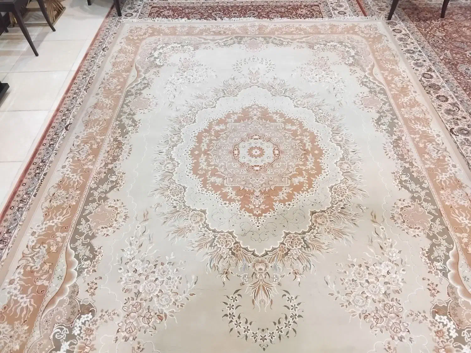 فرش ۹ متری شاهکار کویر یزد گل برجسته و سالم|فرش|پردیس, فاز ۸|دیوار