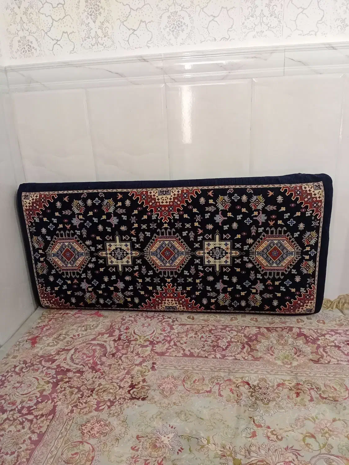 ۶ تا پشتی|پشتی|دورود, |دیوار