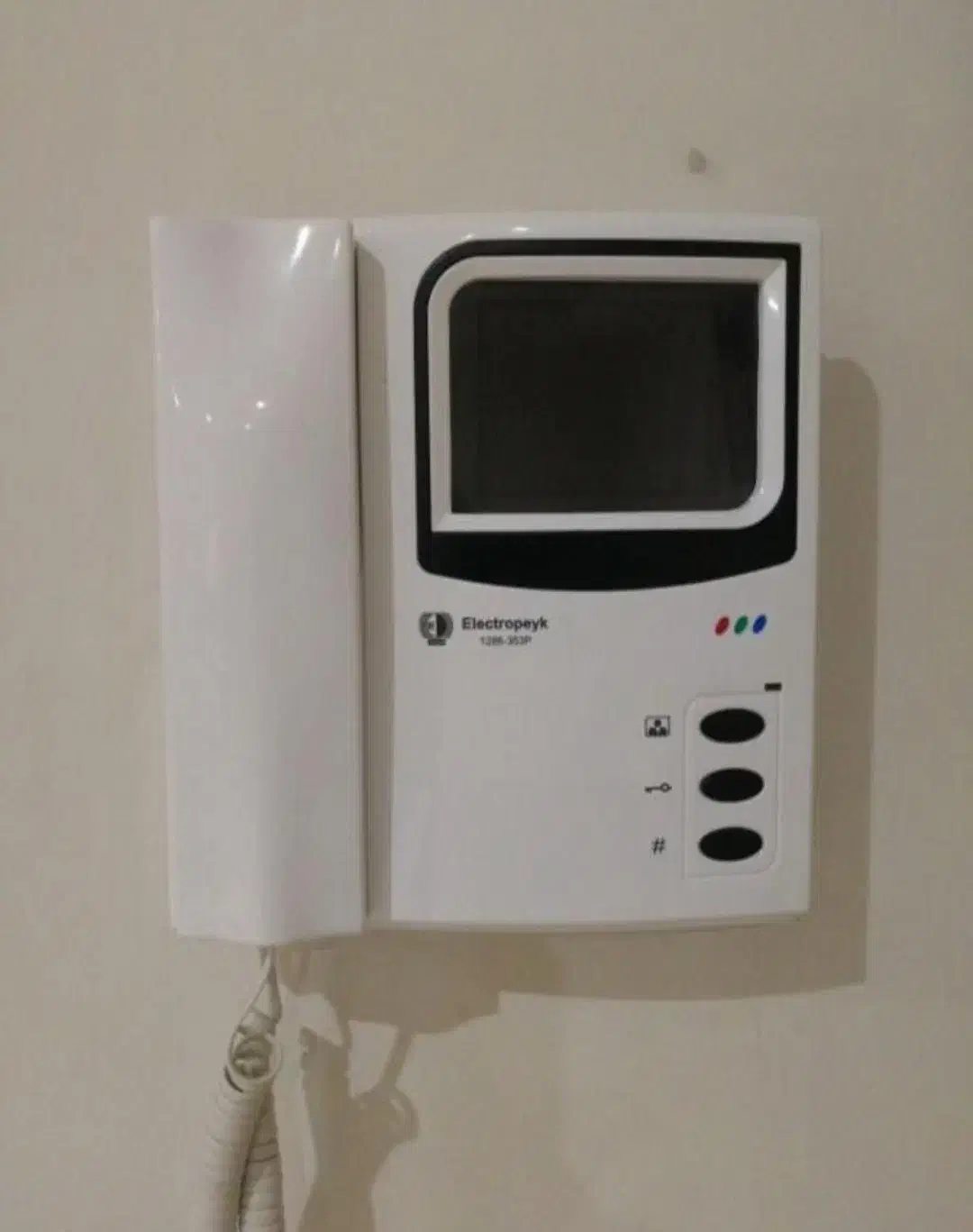 برقکار،برقکاری،برقکشی ساختمان و نصب آیفون تصویری|خدمات پیشه و مهارت|همدان, |دیوار