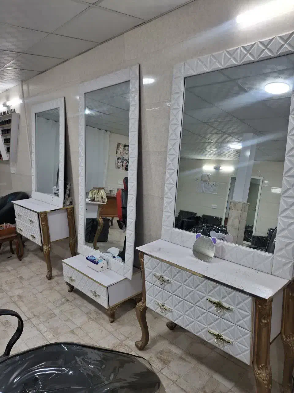 آرایشگاه|آرایشگاه و سالن‌های زیبایی|آران و بیدگل, |دیوار