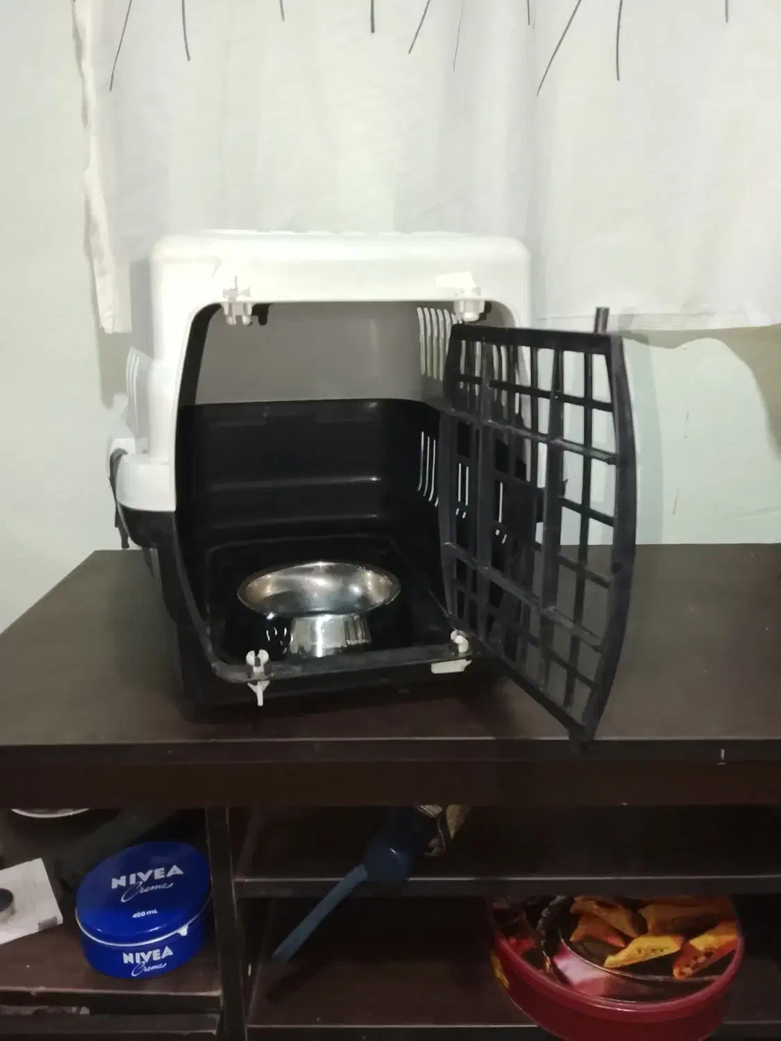 باکس سگ ها و گربه خانگی ، همراه با ظرف غذا استیل|لوازم جانبی حیوانات|تولم شهر, |دیوار