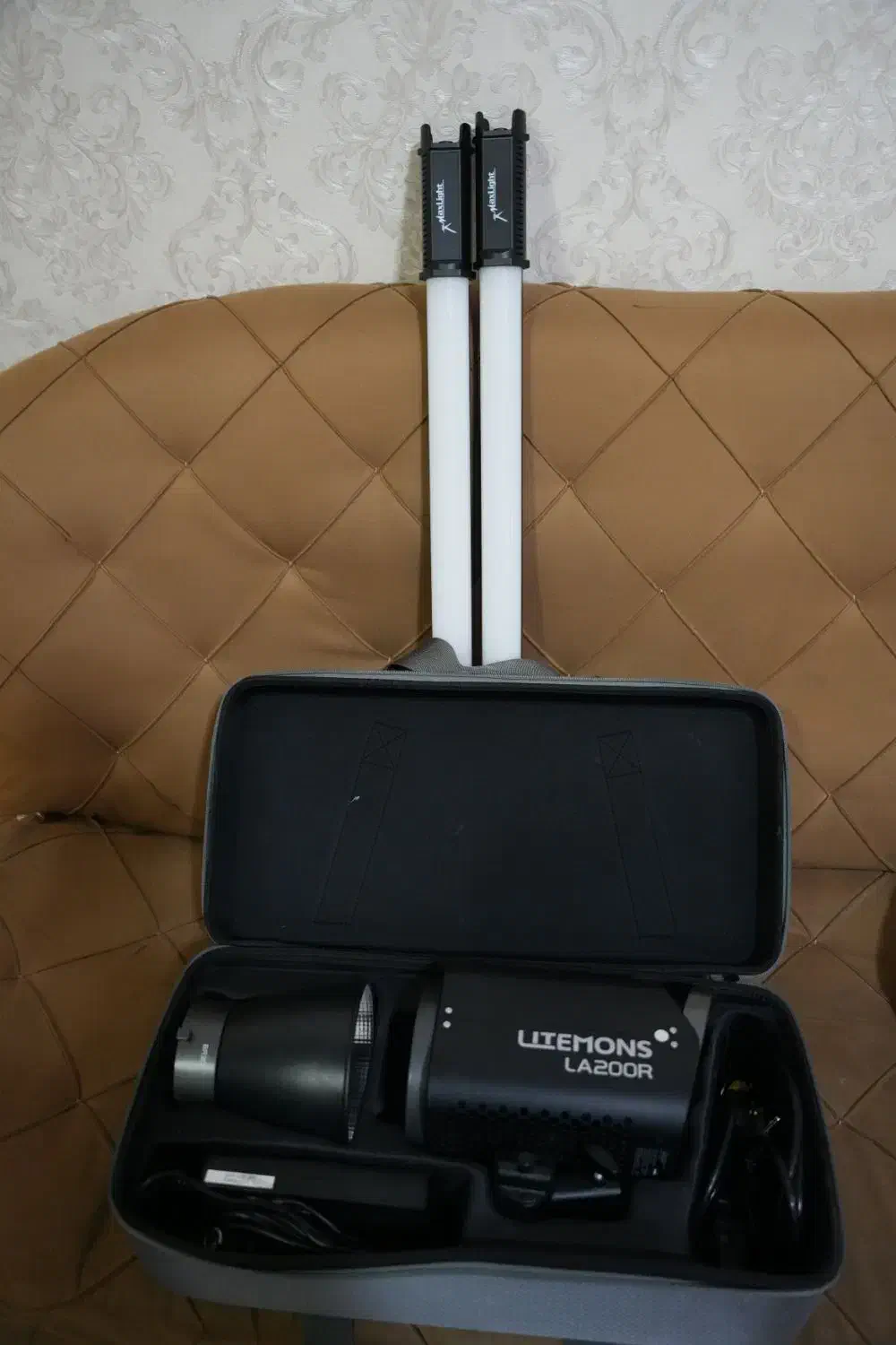 دو عدد باتوم لایت و فلاش گوداکس rgb در حد آک|دوربین عکاسی و فیلم‌برداری|کوهدشت, |دیوار