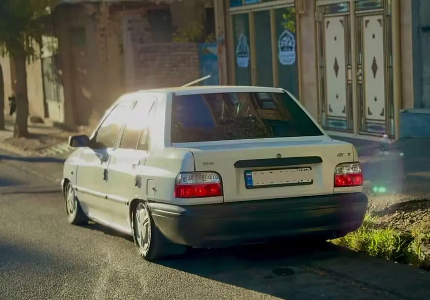 چراغ عقب بالا سفید پراید مدل پژو پارسی|قطعات یدکی و لوازم جانبی|خرم‌آباد, |دیوار