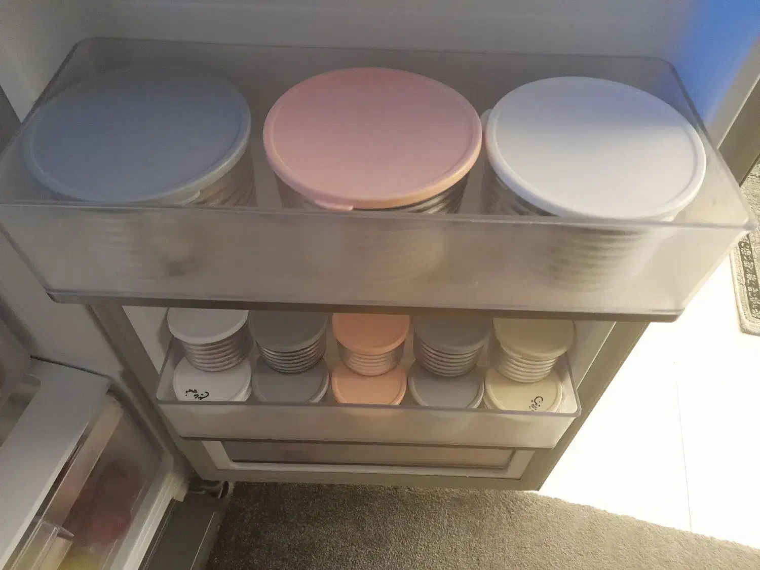 تعدادی ضرف یخچالی|ظروف نگهدارنده، پلاستیکی، یک‌بارمصرف|ساری, |دیوار