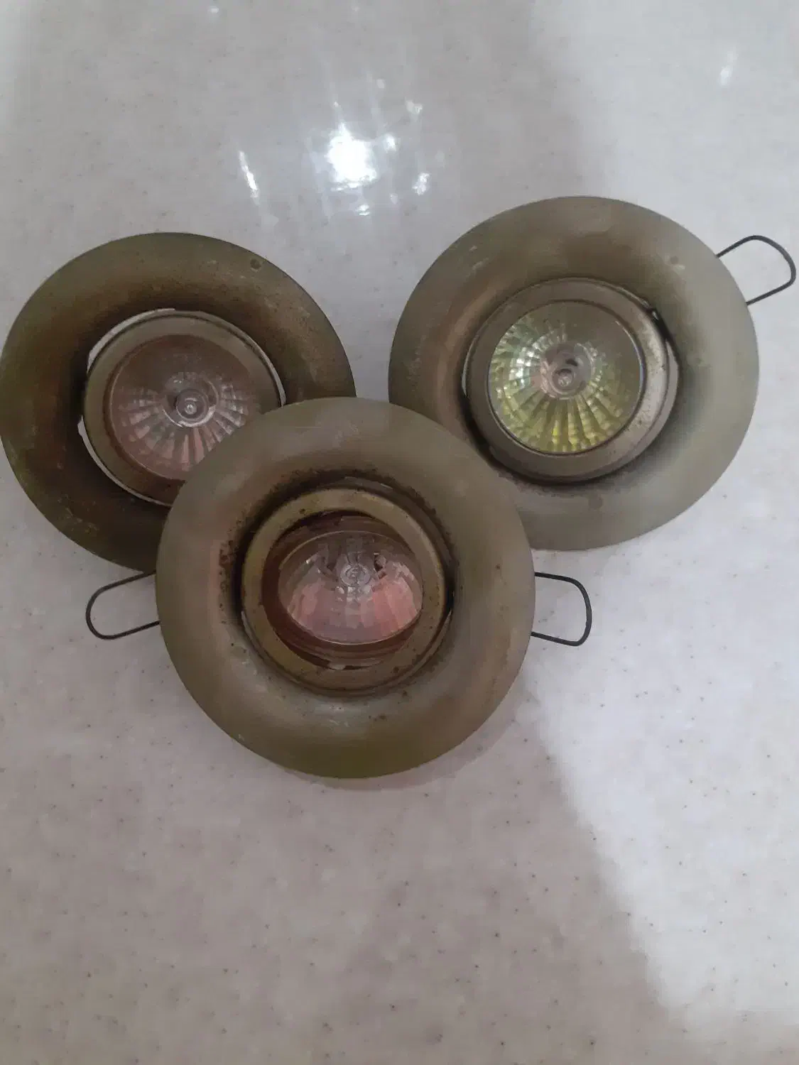 هالوژن الومینیومی سالم هریکی ۵۰تومن|لامپ و چراغ|تبریز, |دیوار