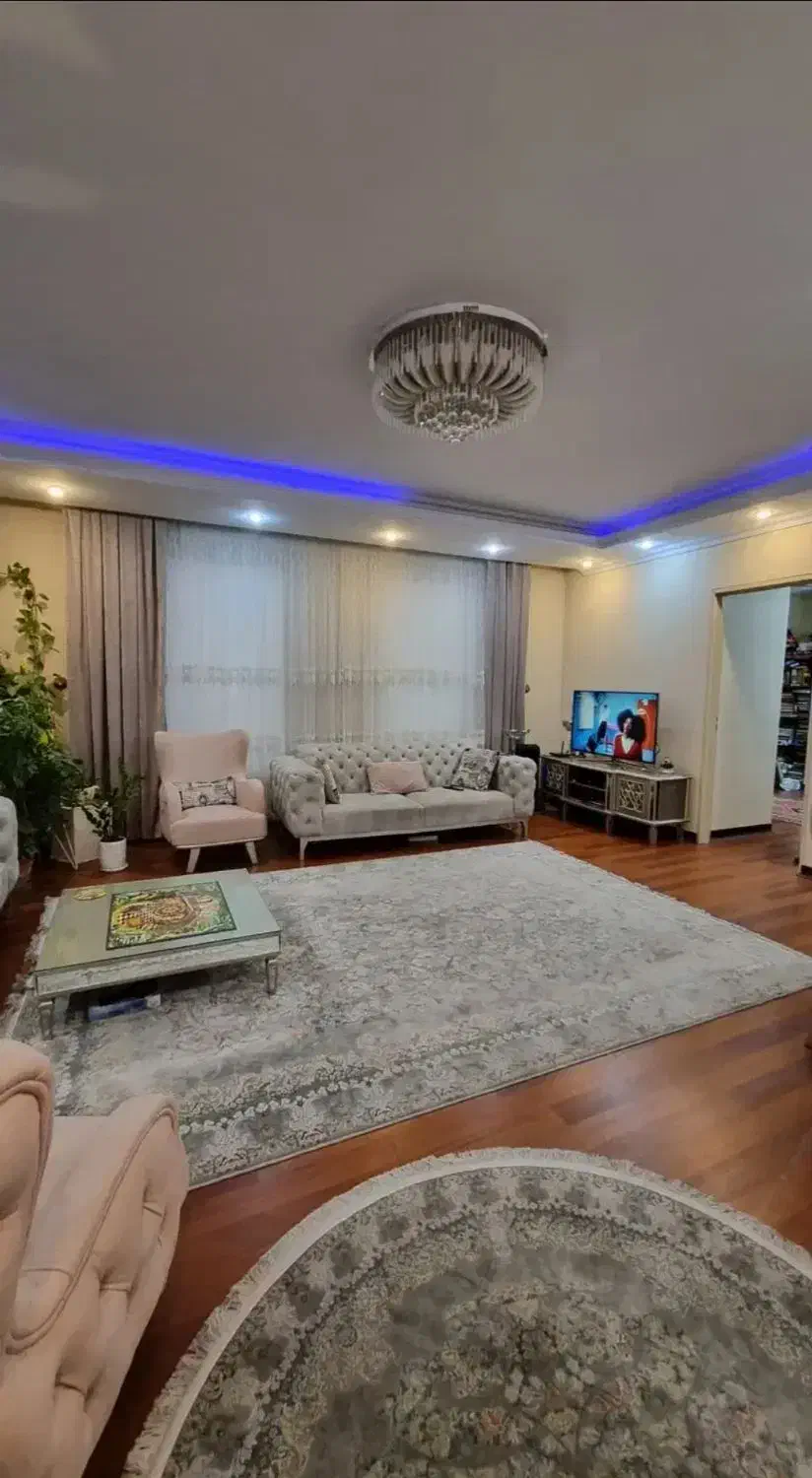 80متر کف پارکت 1250وام برداشته روسند یکسال پرداختی|فروش آپارتمان|کرج, عظیمیه|دیوار