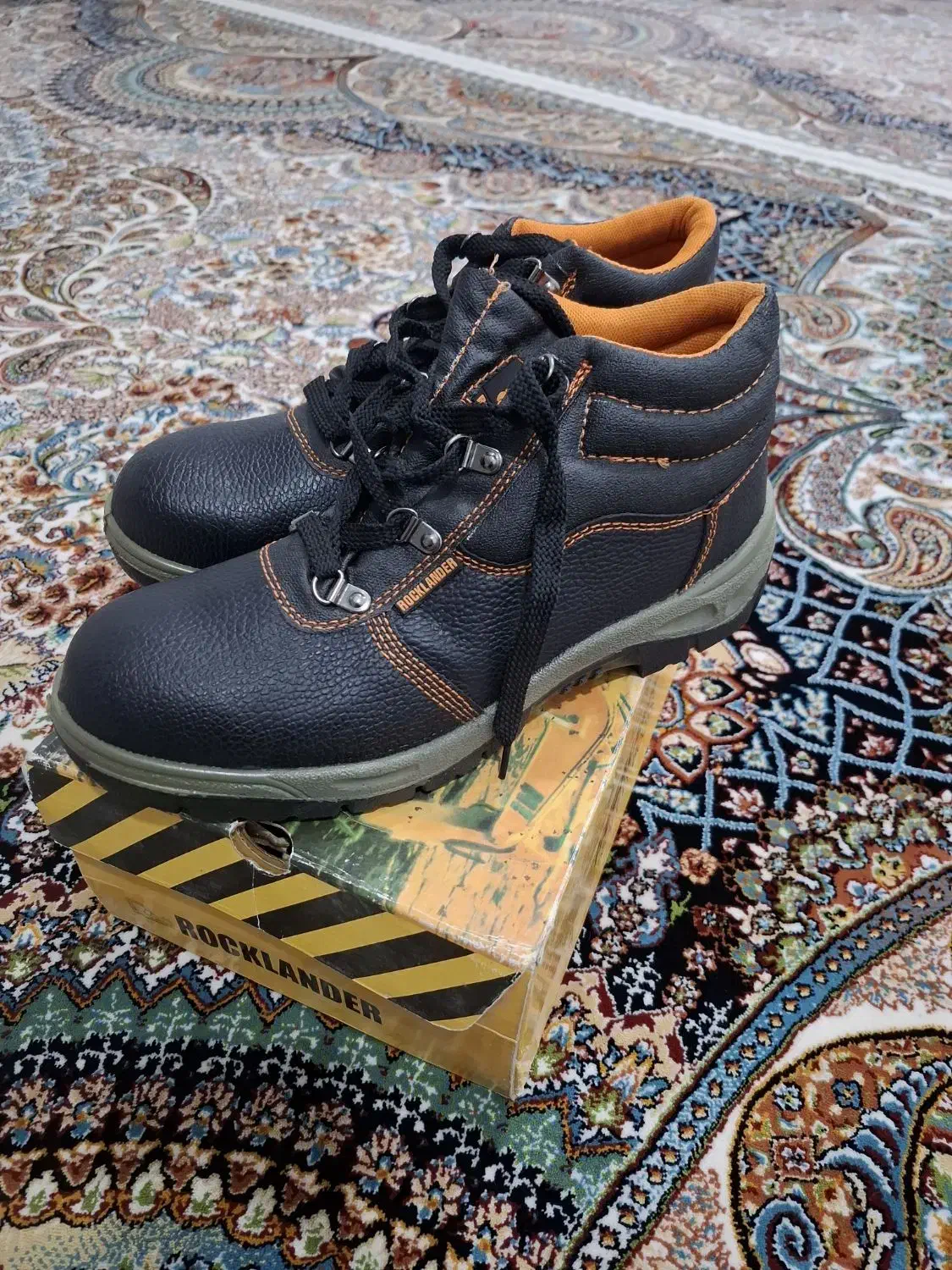 کفش ایمنی|کیف، کفش، کمربند|کامیاران, |دیوار