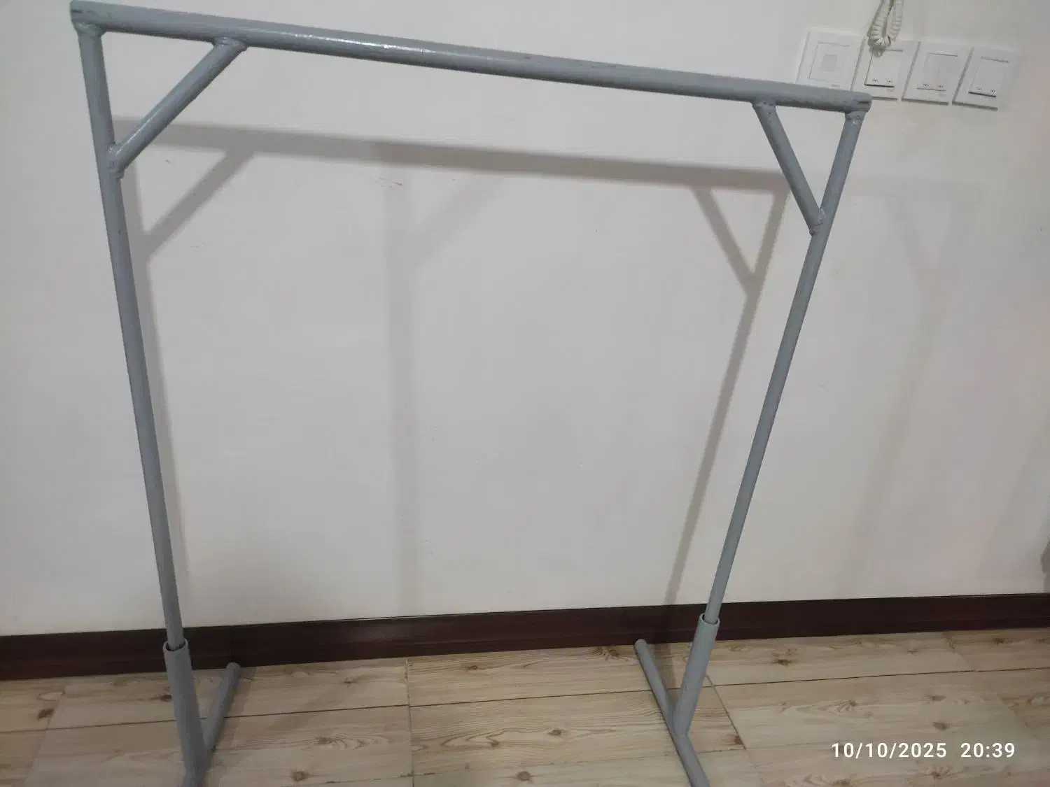 رگال دست ساز|بندرخت و رخت‌آویز|صباشهر, |دیوار