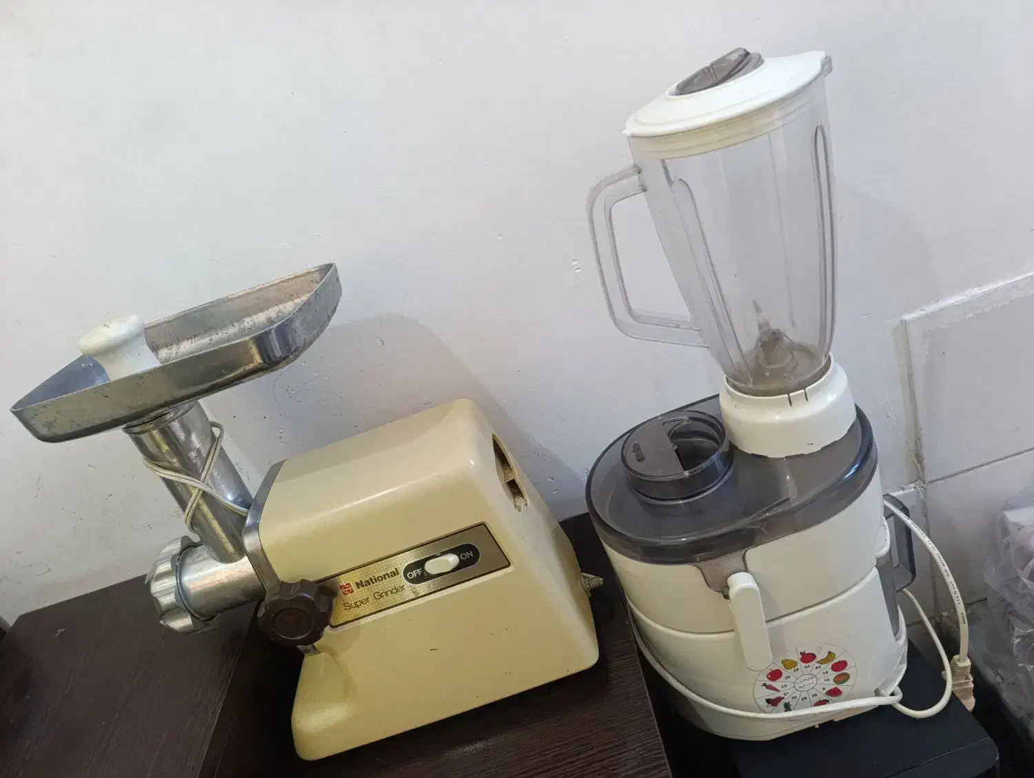 آبمیوه گیر چرخ گوشت|آبمیوه‌گیر و آب‌مرکبات‌گیر|میانه, |دیوار