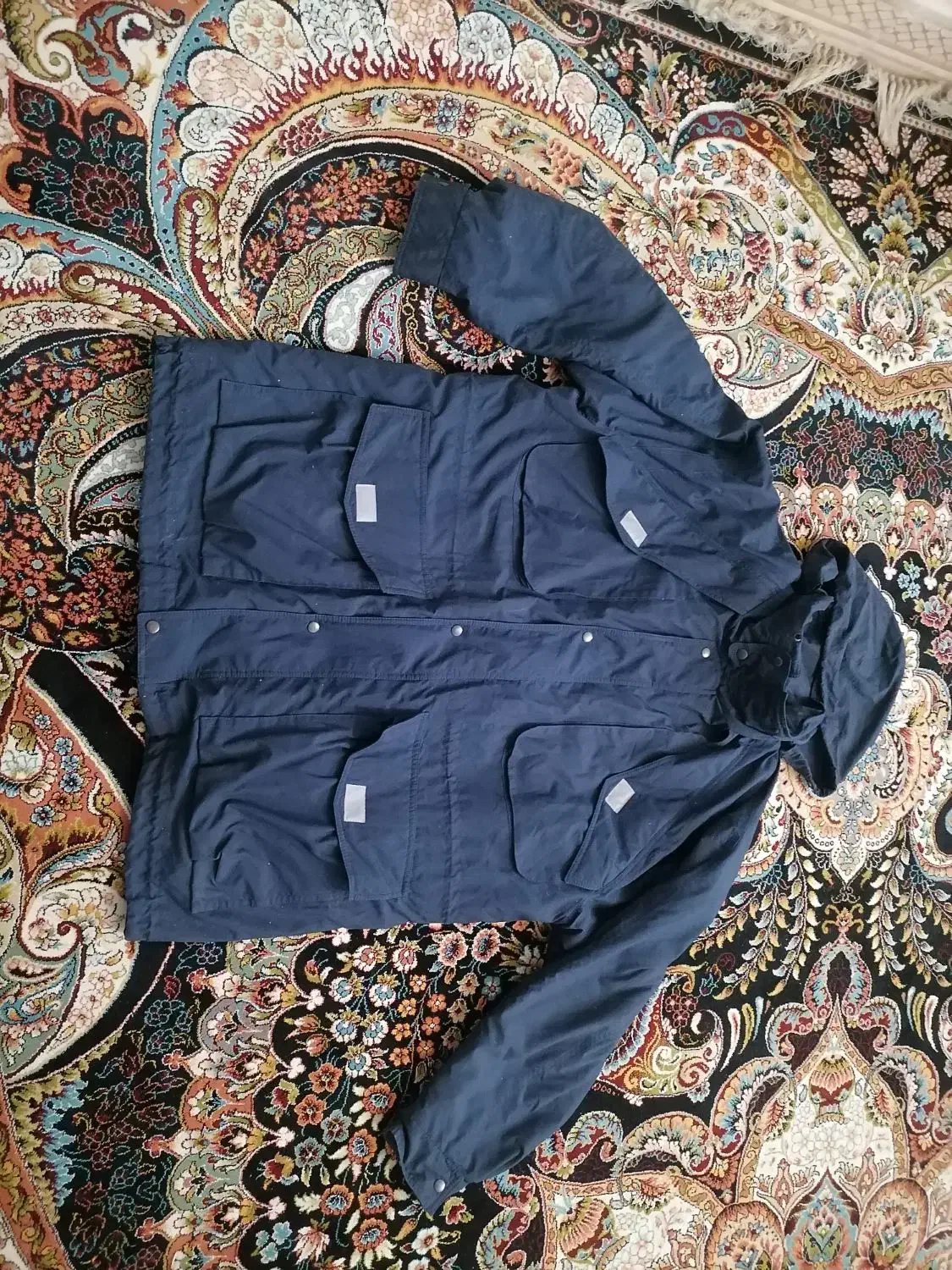 کاپشن|لباس|تربتحیدریه, منظر|دیوار