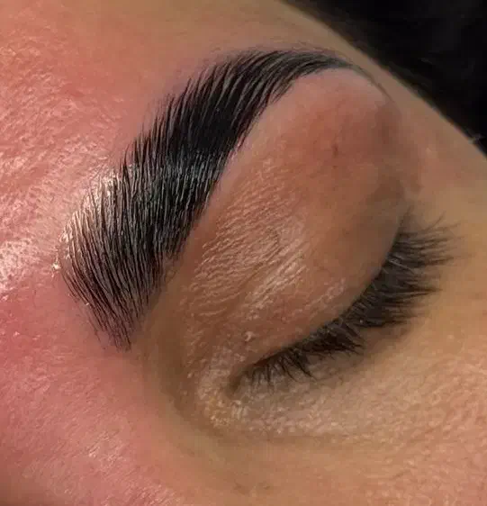 کاشت مژه لیفت ابرو به صورت حرفه ای|خدمات آرایشگری و زیبایی|قم, ولیعصر|دیوار