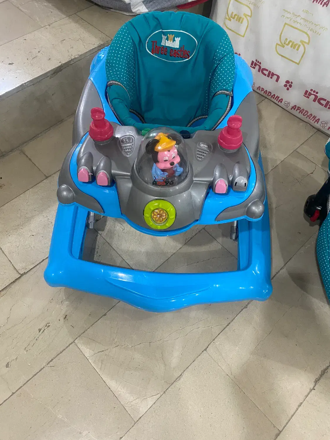 کریر|کالسکه و لوازم جانبی|میانه, |دیوار