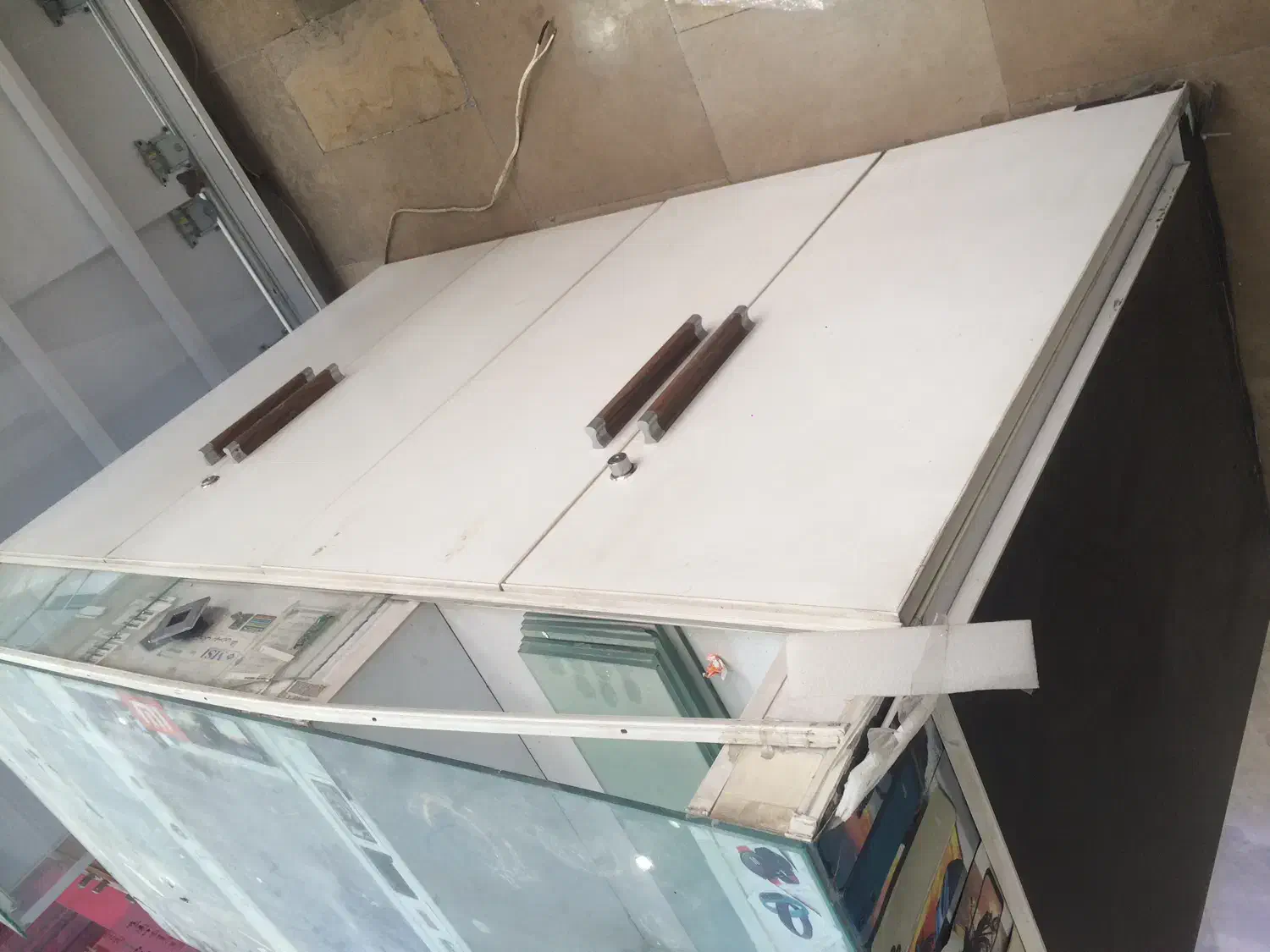 ویترین مغازه موبایلی|فروشگاه و مغازه|شاهینشهر, فردوسی|دیوار