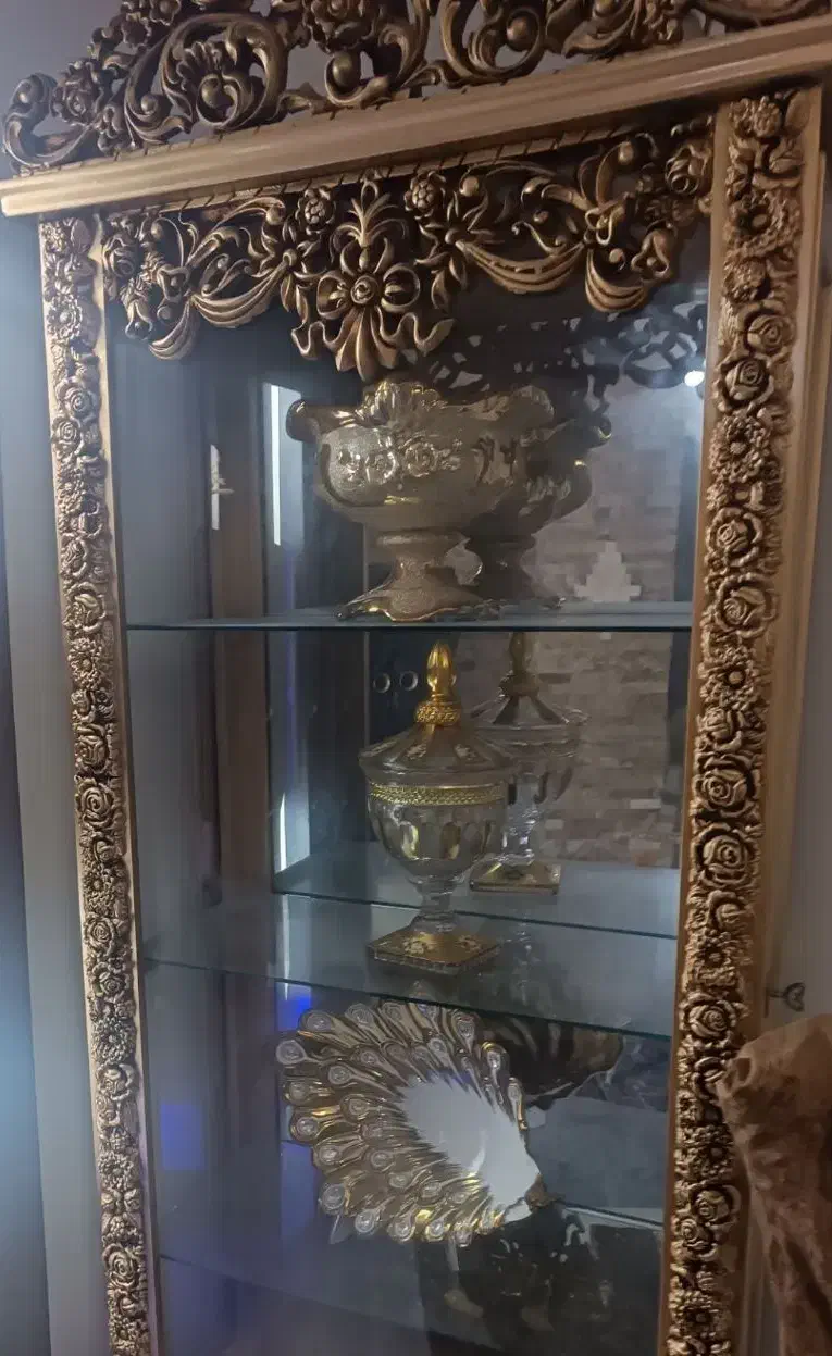 ویترین سالم وتمیز بدون شکستگی وخط وخش|بوفه، ویترین، کنسول|رشت, منظریه|دیوار