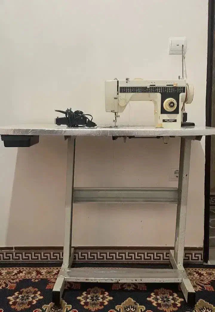 چرخ خیاطی با میز|چرخ خیاطی و ریسندگی|رشت, باهنر|دیوار