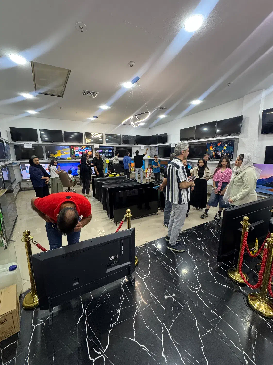 فروش انواع تلوزیون های پشت ویترینی با چک از دم قسط|تلویزیون و پروژکتور|تهران, شهرک غرب|دیوار