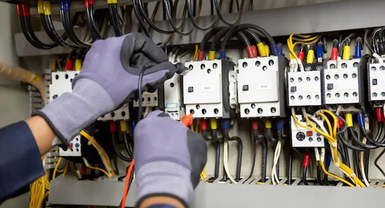 استخدام برقکار صنعتی در شرکت نیروگاه خورشیدی|استخدام صنعتی، فنی، مهندسی|کاشان, میدان کهنه|دیوار