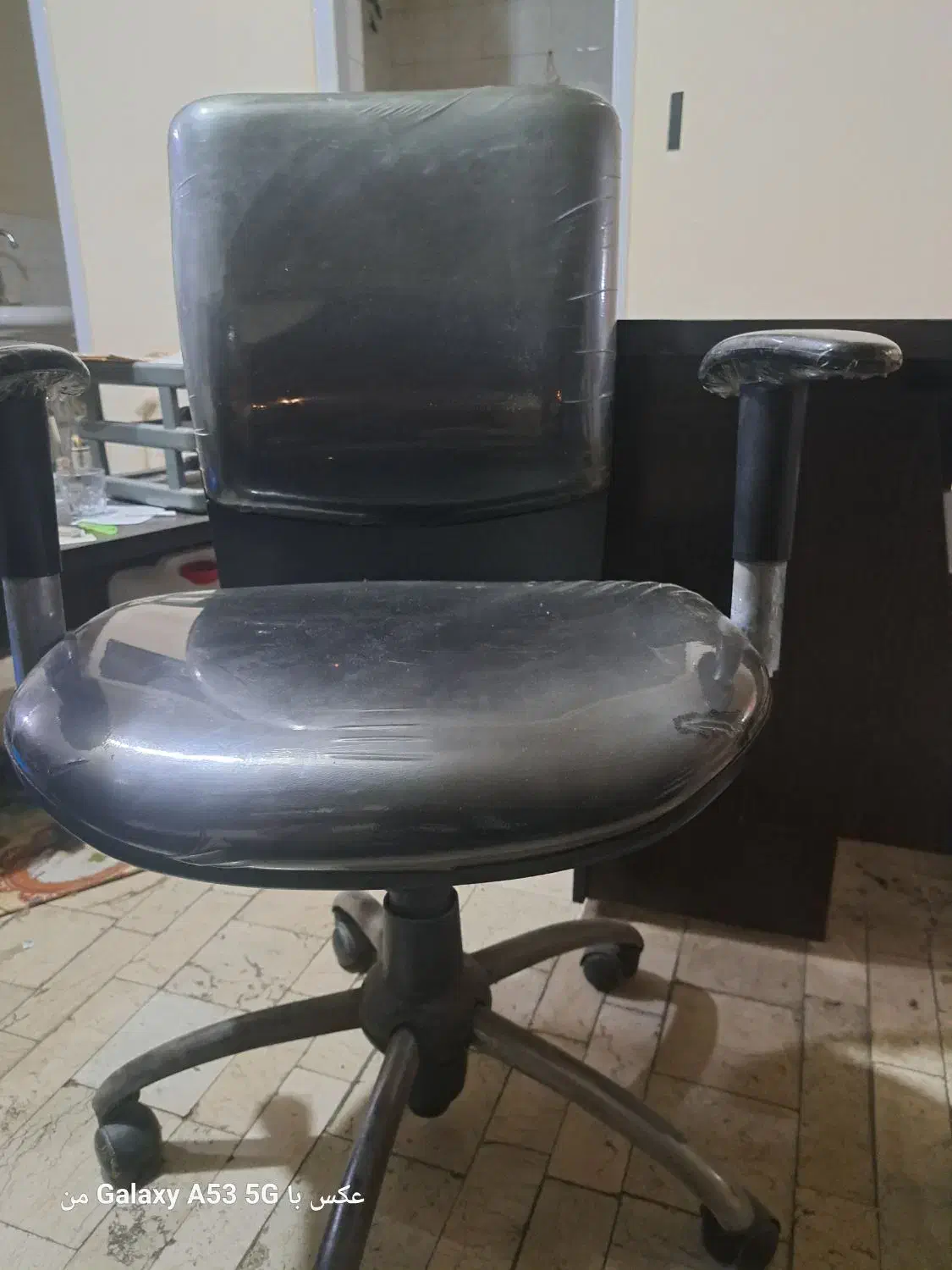 فروش میز و صندلی اداری|مبلمان اداری|رشت, رشتیان|دیوار